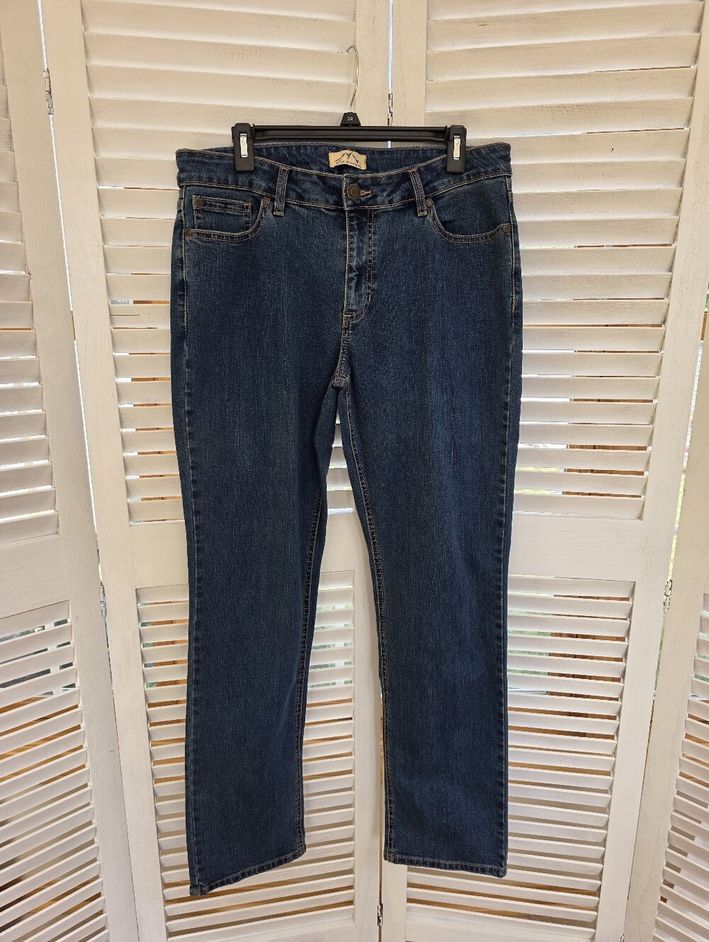Blue Mountain Women's Straight Leg 5-Pocket Blue Denim Jeans Size 14